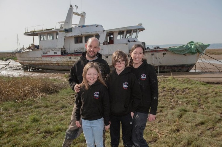 The Robins family and Sarinda