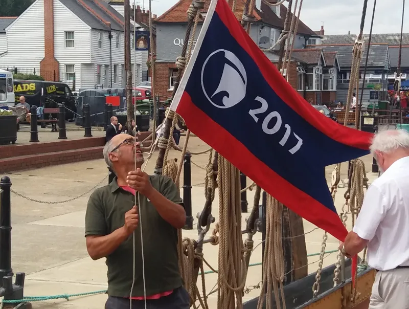 Reminder pennant hoist